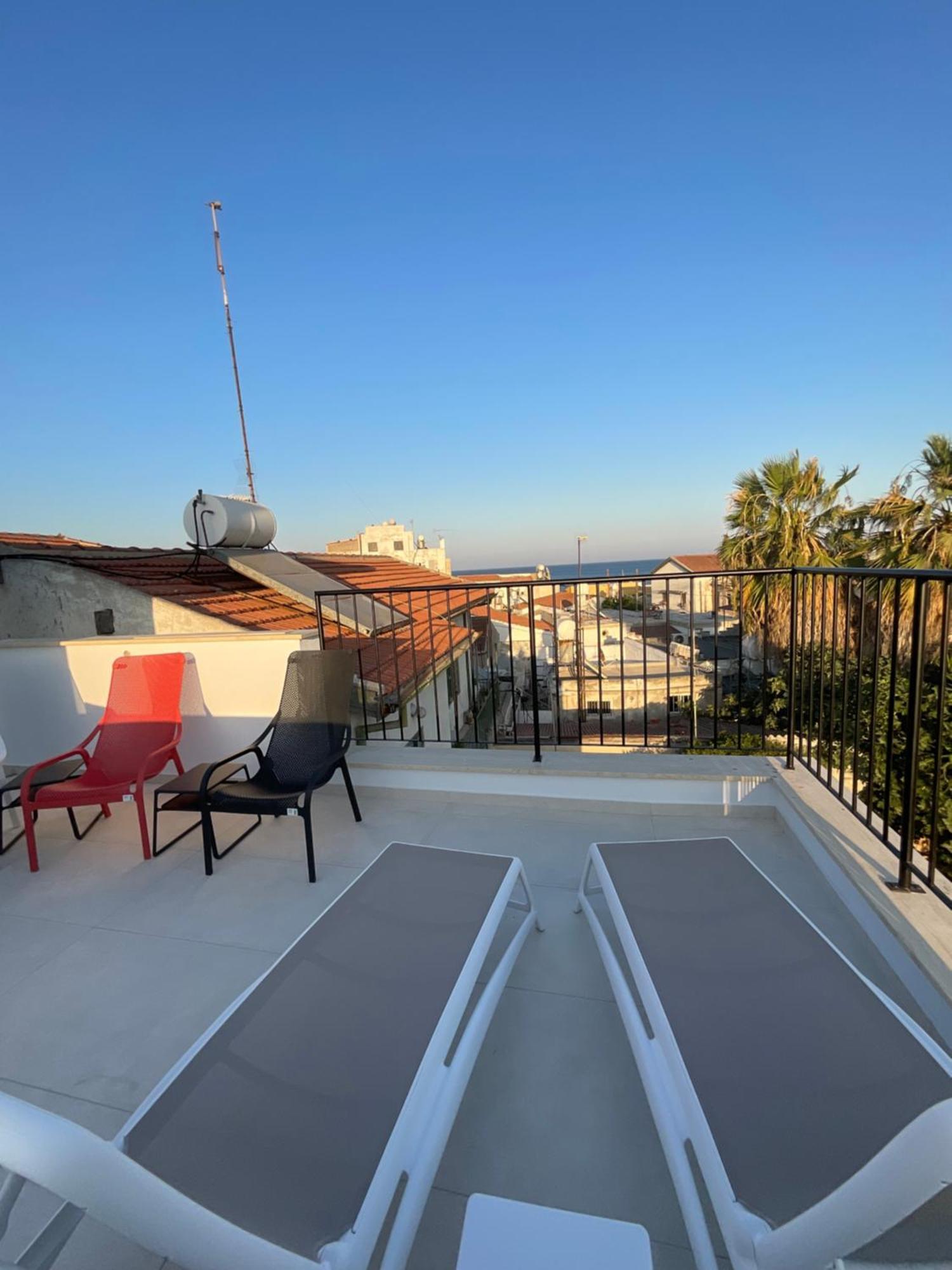 Le Voyageur By The Sea - Furnished Rooms Larnaca Exterior foto