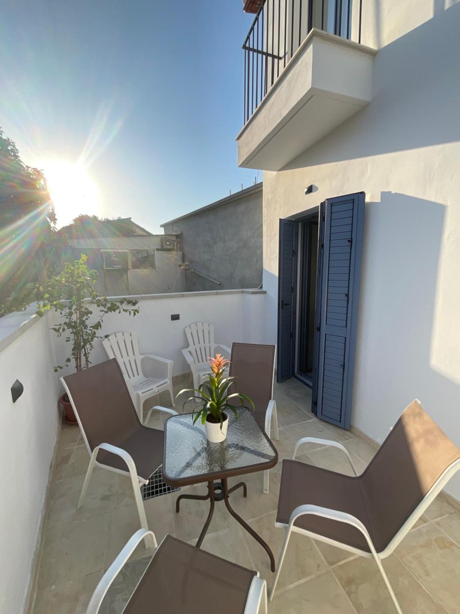 Le Voyageur By The Sea - Furnished Rooms Larnaca Exterior foto