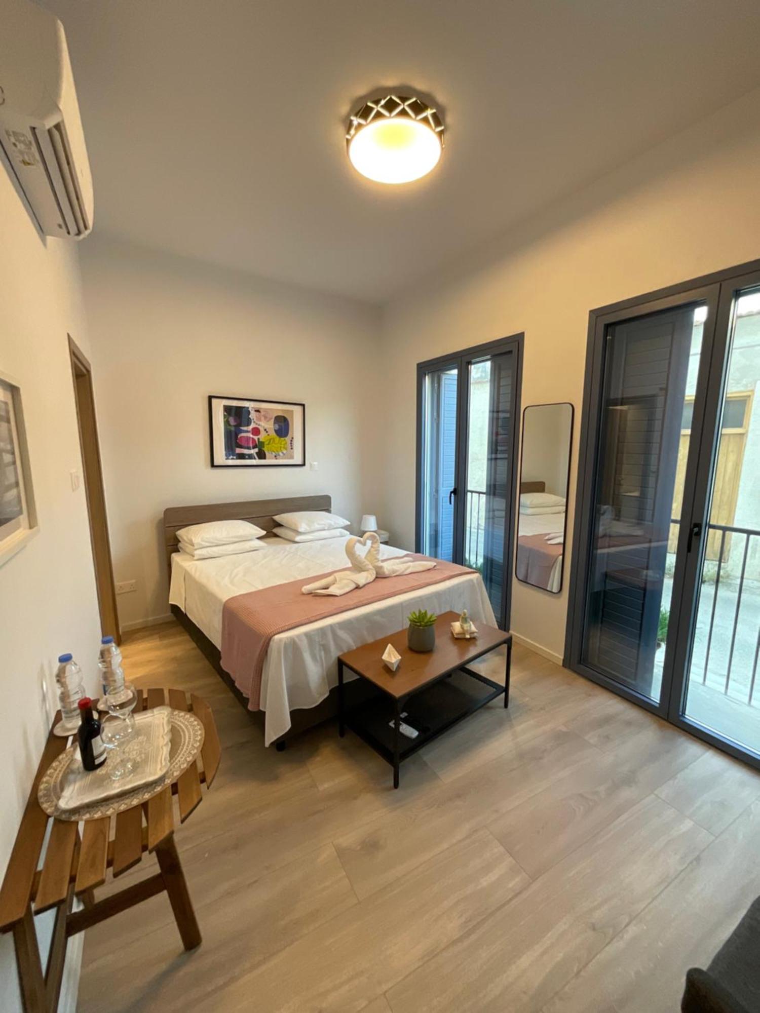 Le Voyageur By The Sea - Furnished Rooms Larnaca Exterior foto