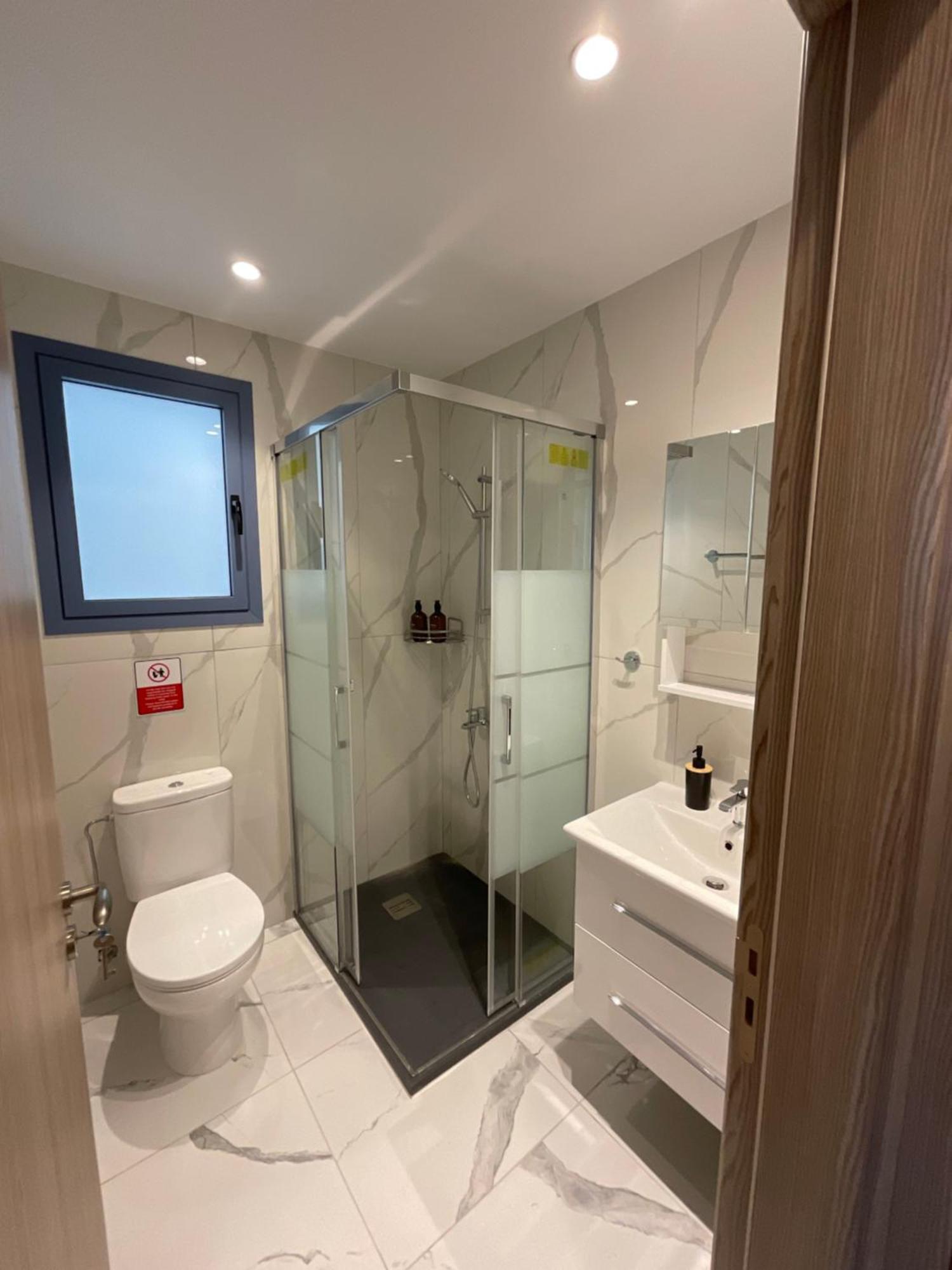 Le Voyageur By The Sea - Furnished Rooms Larnaca Exterior foto