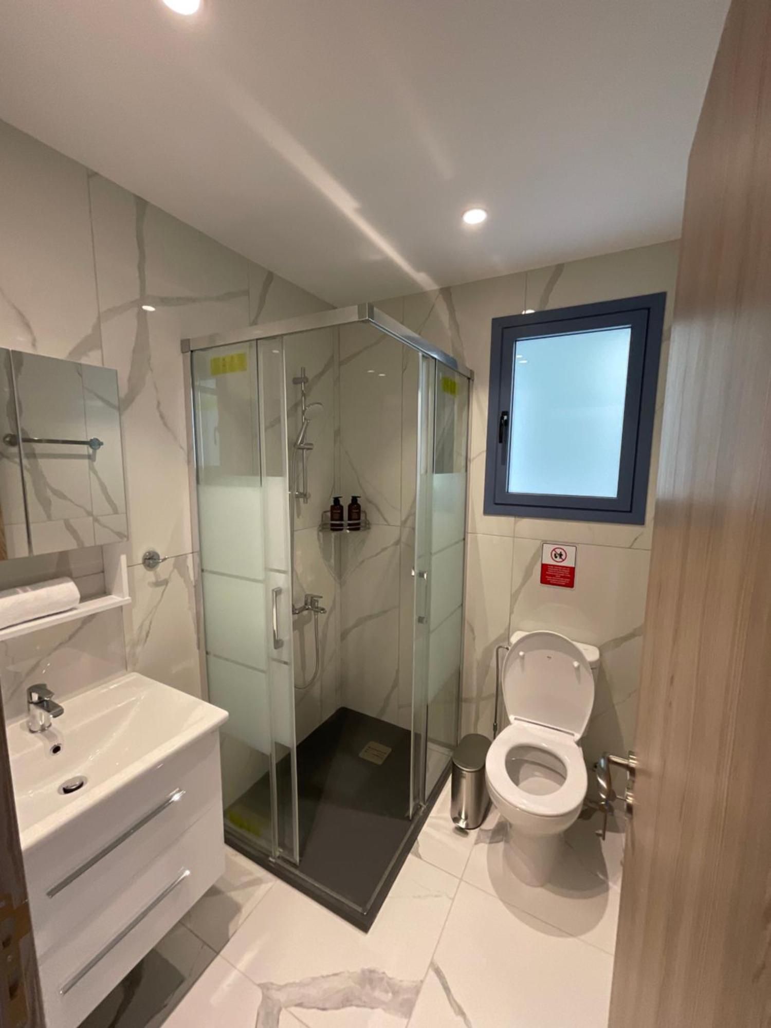 Le Voyageur By The Sea - Furnished Rooms Larnaca Exterior foto