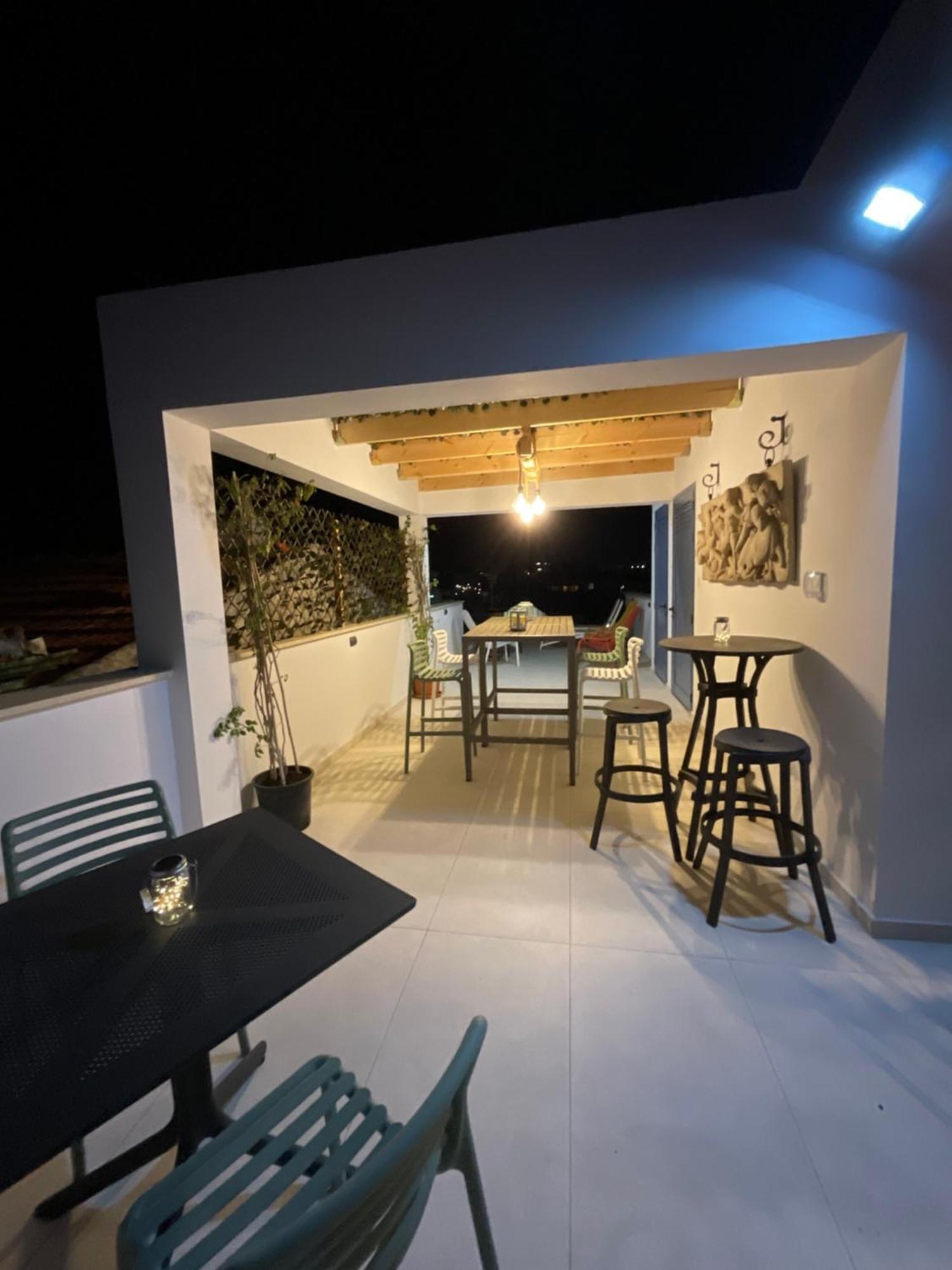 Le Voyageur By The Sea - Furnished Rooms Larnaca Exterior foto